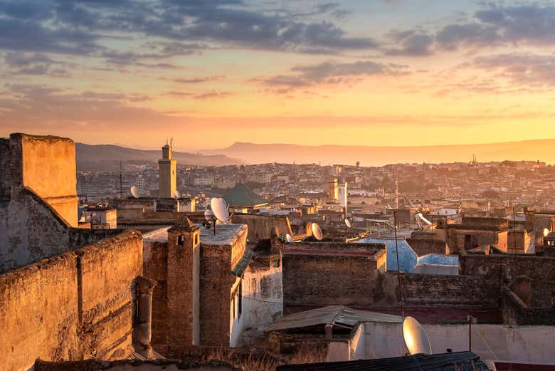 Vue panoramique de Fès au coucher du soleil